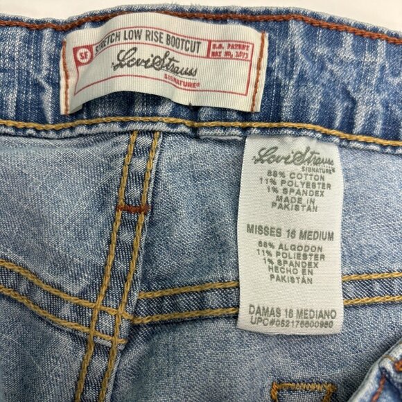 Signature by Levi Strauss Low Rise Bootcut Women's size 16 Blue Denim Jeans - Picture 2 of 3